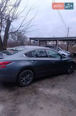 Седан Nissan Altima 2015 в 