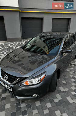 Седан Nissan Altima 2016 в 