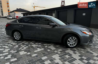 Седан Nissan Altima 2016 в 