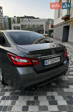 Седан Nissan Altima 2016 в 