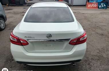 Седан Nissan Altima 2017 в Киеве