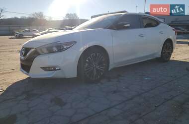 Седан Nissan Altima 2015 в Львові