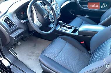 Седан Nissan Altima 2015 в 