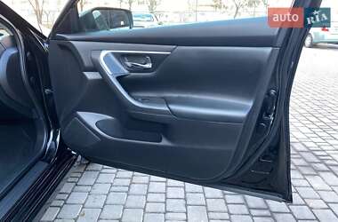 Седан Nissan Altima 2015 в 
