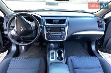Седан Nissan Altima 2015 в 