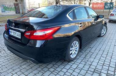 Седан Nissan Altima 2015 в 