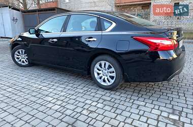 Седан Nissan Altima 2015 в 