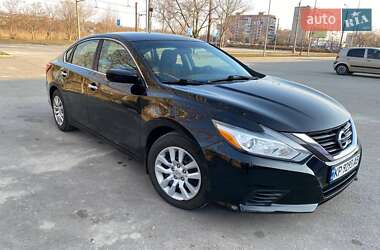 Седан Nissan Altima 2015 в 