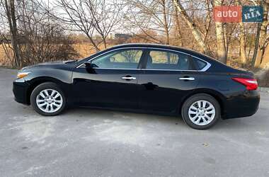 Седан Nissan Altima 2015 в 