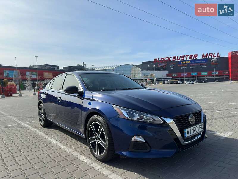 Седан Nissan Altima 2018 в 