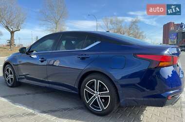 Седан Nissan Altima 2018 в 