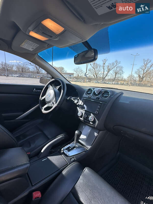 Купе Nissan Altima 2013 в Чернівцях