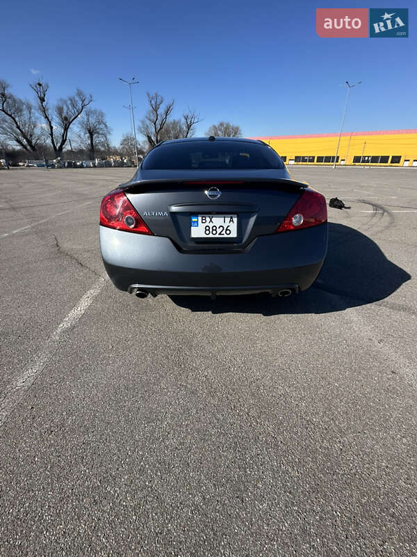 Купе Nissan Altima 2013 в Чернівцях