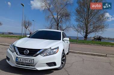 Седан Nissan Altima 2016 в Черкассах
