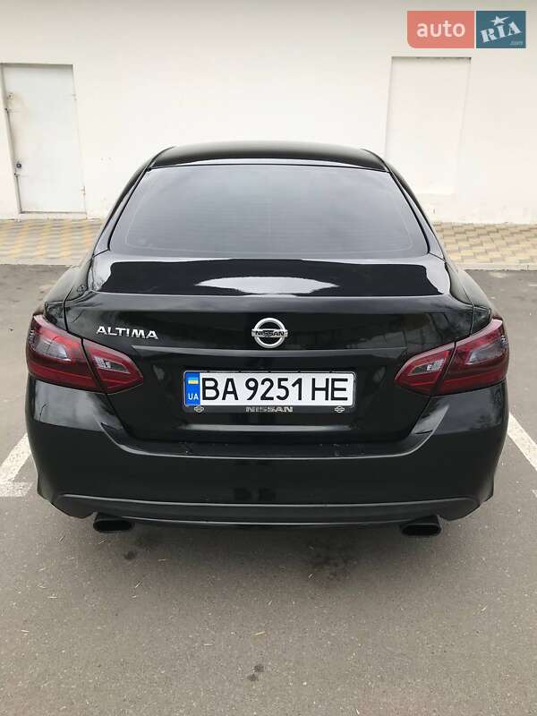 Седан Nissan Altima 2017 в Олександрії