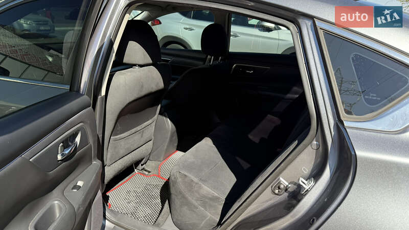 Седан Nissan Altima 2015 в Киеве