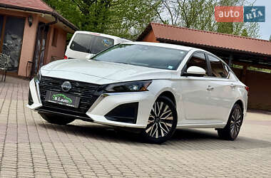 Седан Nissan Altima 2024 в 