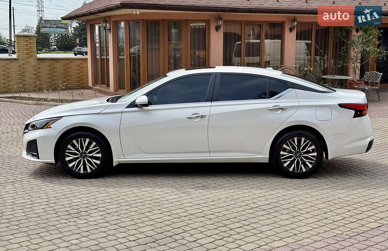 Седан Nissan Altima 2024 в Мукачево