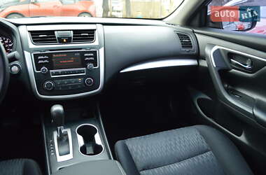 Седан Nissan Altima 2015 в 
