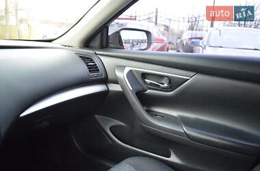 Седан Nissan Altima 2015 в 