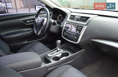 Седан Nissan Altima 2015 в 