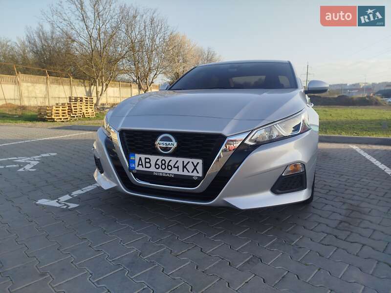 Nissan Altima 2021