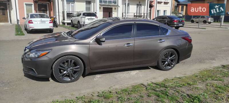 Седан Nissan Altima 2017 в Києві