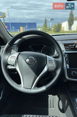 Седан Nissan Altima 2016 в 