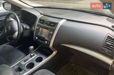Седан Nissan Altima 2015 в 