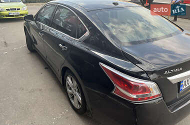 Седан Nissan Altima 2015 в 
