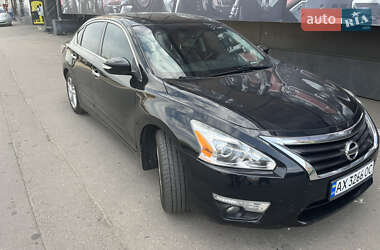 Седан Nissan Altima 2015 в 