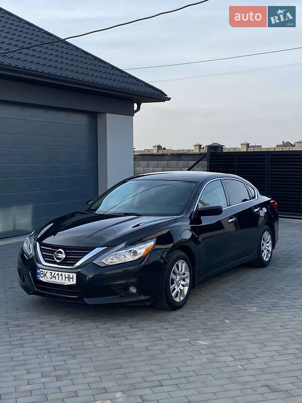 Седан Nissan Altima 2016 в 
