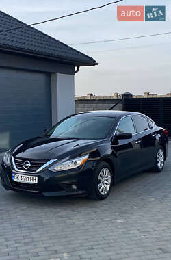 Седан Nissan Altima 2016 в 