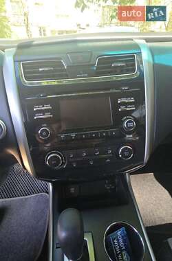 Седан Nissan Altima 2015 в 