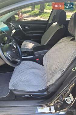 Седан Nissan Altima 2015 в 