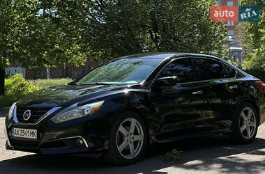Седан Nissan Altima 2016 в Славянске