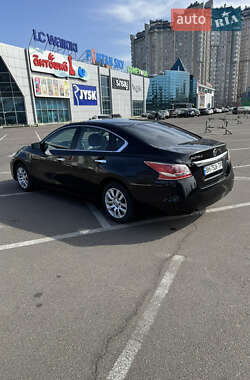 Седан Nissan Altima 2012 в 