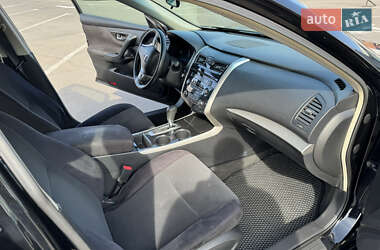 Седан Nissan Altima 2012 в 