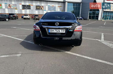 Седан Nissan Altima 2012 в 
