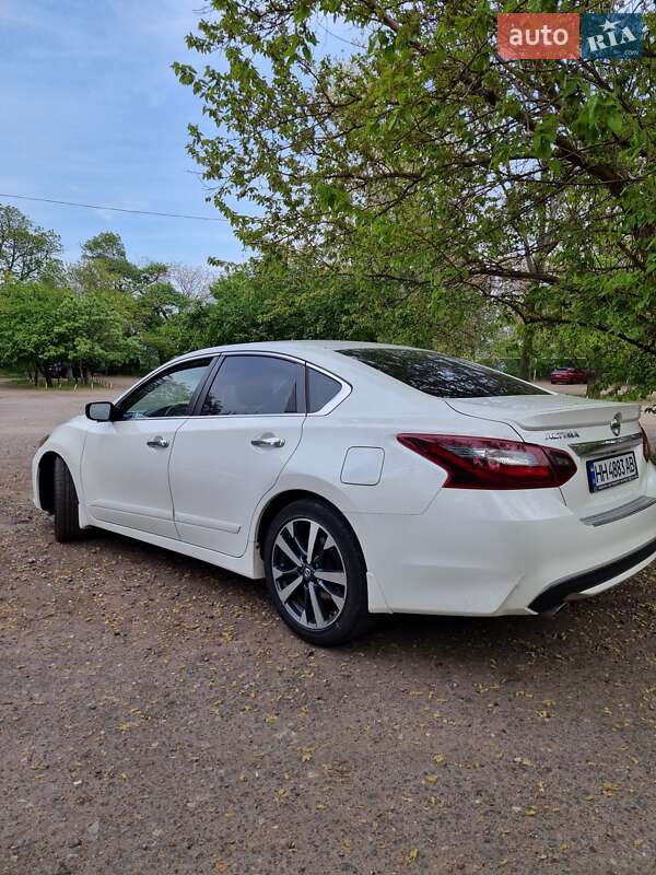 Седан Nissan Altima 2016 в Одессе