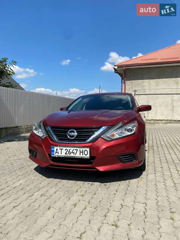 Седан Nissan Altima 2016 в Коломиї