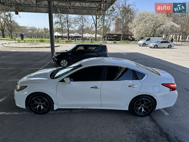Седан Nissan Altima 2016 в Києві