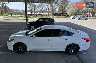 Седан Nissan Altima 2016 в 