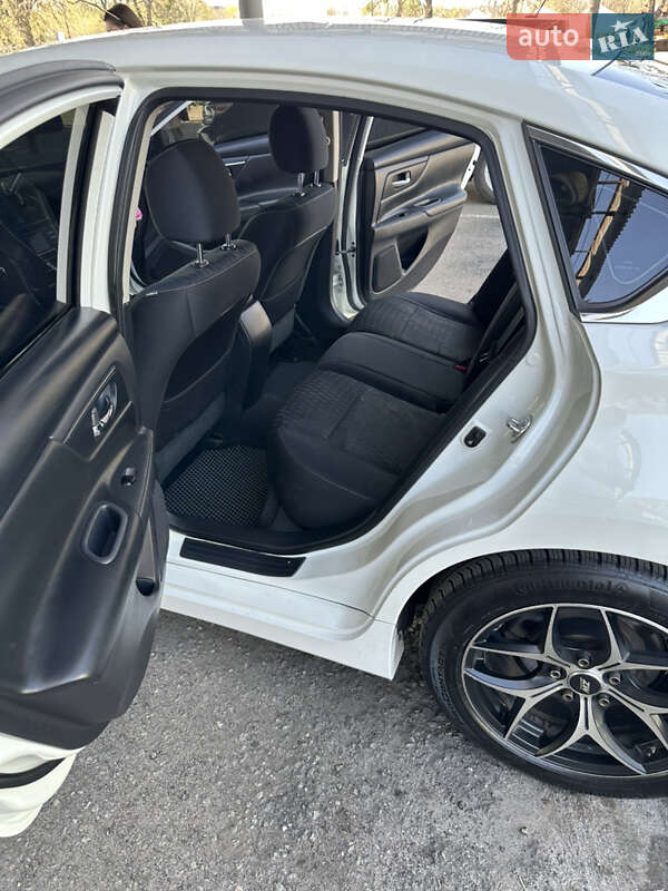 Седан Nissan Altima 2016 в Києві