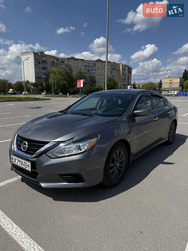 Седан Nissan Altima 2018 в Каменец-Подольском фото Седан Nissan Altima 2018 в Каменец-Подольском