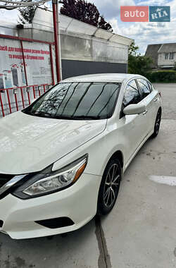 Седан Nissan Altima 2016 в 