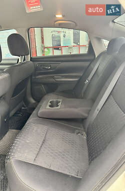 Седан Nissan Altima 2016 в 