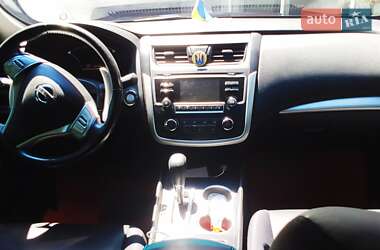 Седан Nissan Altima 2015 в 