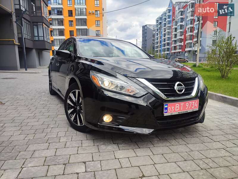 Седан Nissan Altima 2018 в Ивано-Франковске