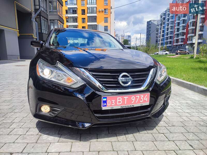 Седан Nissan Altima 2018 в Ивано-Франковске